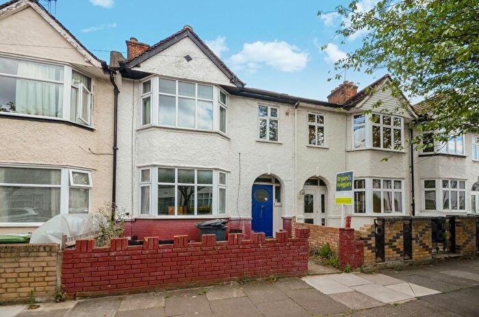 3 Bedroom Semi-Detached House To Rent In Barriedale, New Cross, London, SE14