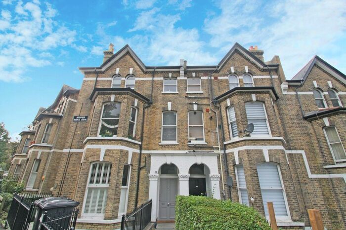 2 Bedroom Flat To Rent In Jasper Road, London, SE19