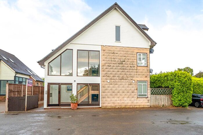 2 Bedroom Flat For Sale In Raymill Rd East, Maidenhead, SL6