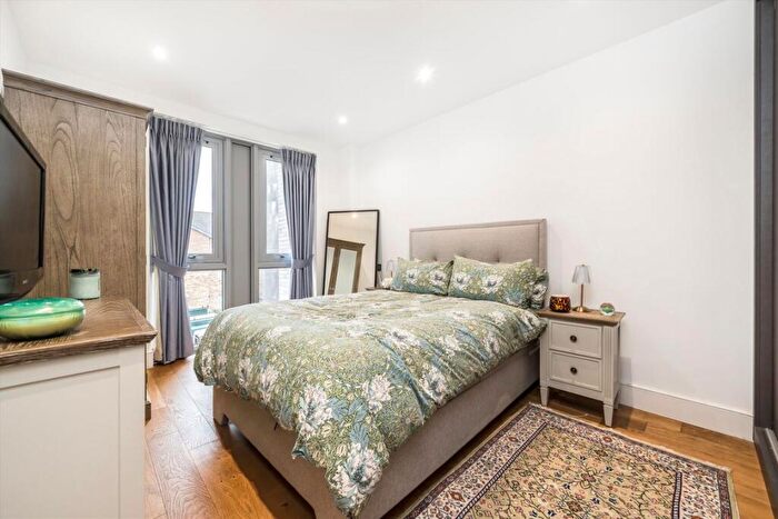 2 Bedroom Flat For Sale In Crystal Palace Road, East Dulwich, SE22