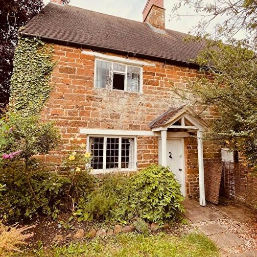 3 Bedroom Semi-Detached House To Rent In High Street, NN11