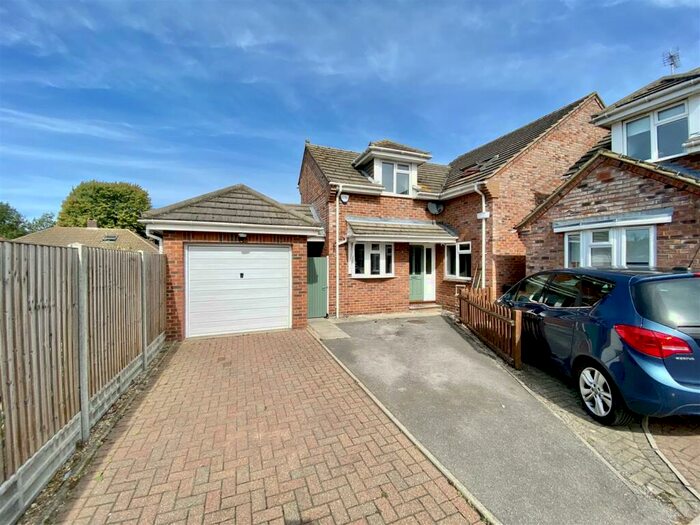 3 Bedroom Detached House To Rent In Barton-le-clay, MK45