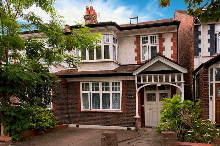 5 Bedroom Semi-Detached House To Rent In Arlow Road, Winchmore Hill, N21