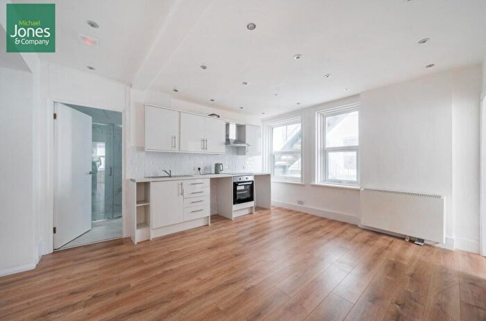 2 Bedroom Flat To Rent In Marine Parade, Worthing, West Sussex, BN11
