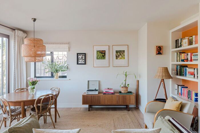 3 Bedroom Flat For Sale In Granville Court, London, W11