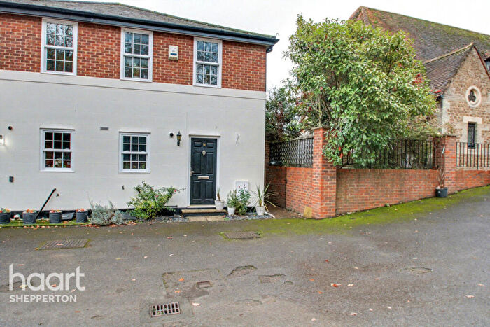 3 Bedroom End Of Terrace House For Sale In Murray Road, Chertsey, KT16