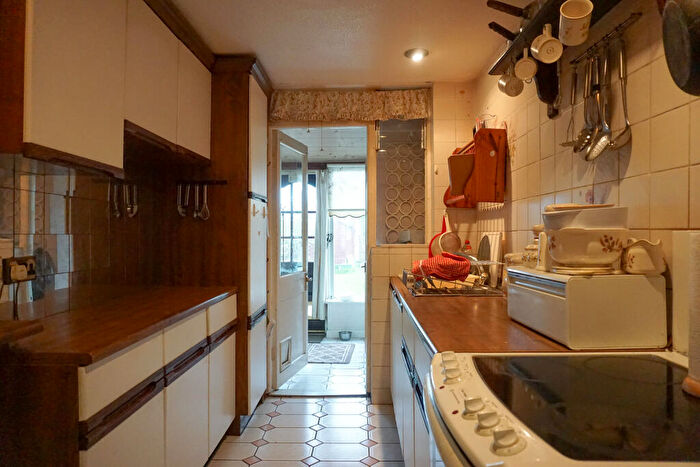 3 Bedroom End Of Terrace House For Sale In Hadley Road, Mitcham, CR4