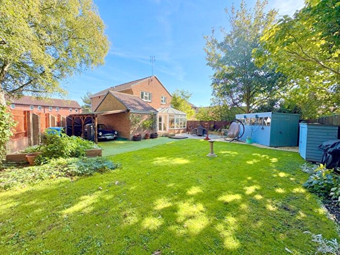 4 Bedroom Detached House For Sale In Martin Close, Creekmoor, Poole, BH17