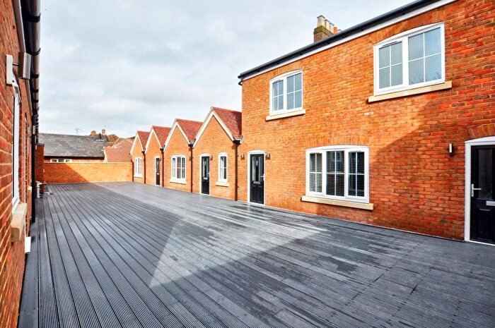 2 Bedroom Flat To Rent In High Street, Marlow, Buckinghamshire, SL7