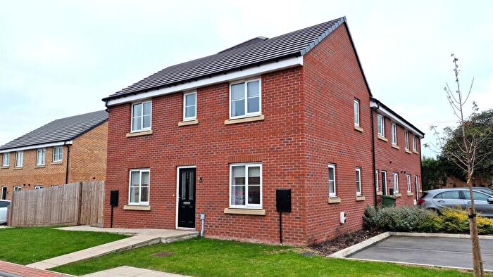 3 Bedroom Semi-Detached House To Rent In Lakeside North, Scunthorpe, DN16