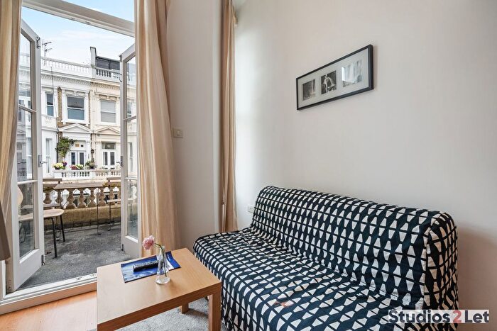 Studio To Rent In Fairholme Road, London, W14