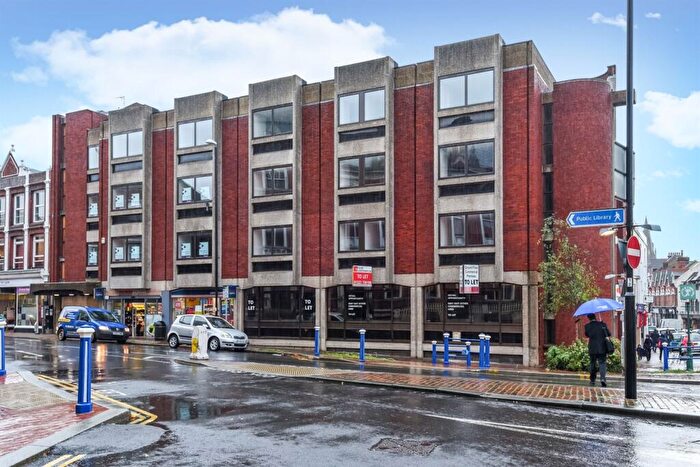 2 Bedroom Flat To Rent In Grove Road, Eastbourne, BN21