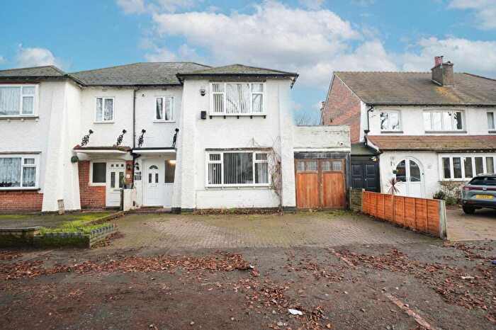 4 Bedroom Semi Detached House For Sale In Southam Road, Birmingham, B28