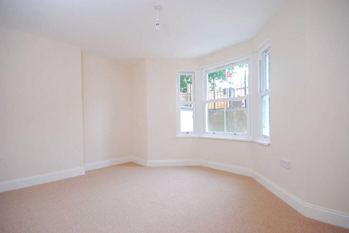 1 Bedroom Flat To Rent In Bird In Bush Road, Peckham, London, SE15