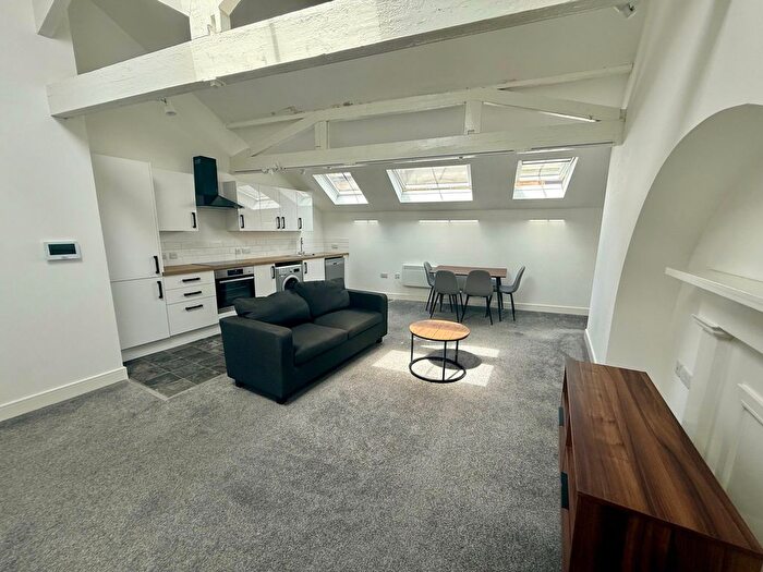 2 Bedroom Flat To Rent In Silver Street, Hull, Yorkshire, HU1