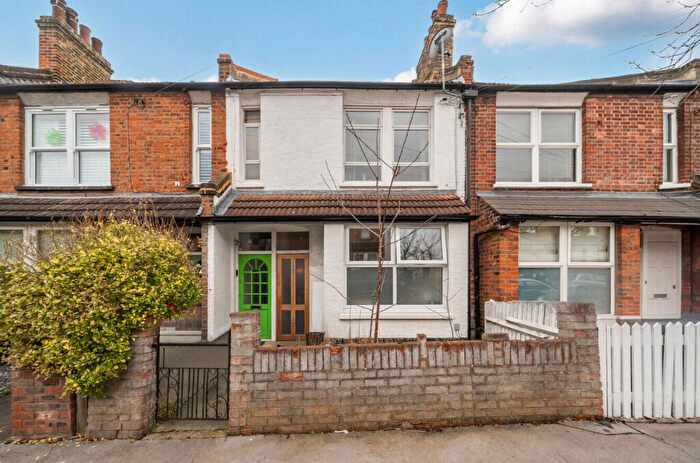 2 Bedroom Apartment For Sale In Queen Mary Road, London, SE19