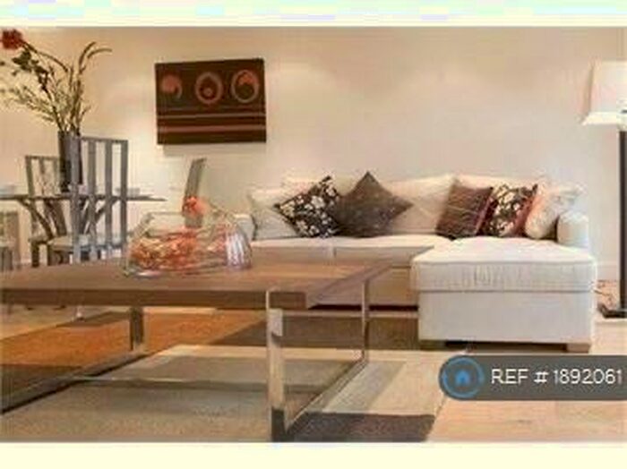 2 Bedroom Flat To Rent In Surbiton, Surbiton, KT6