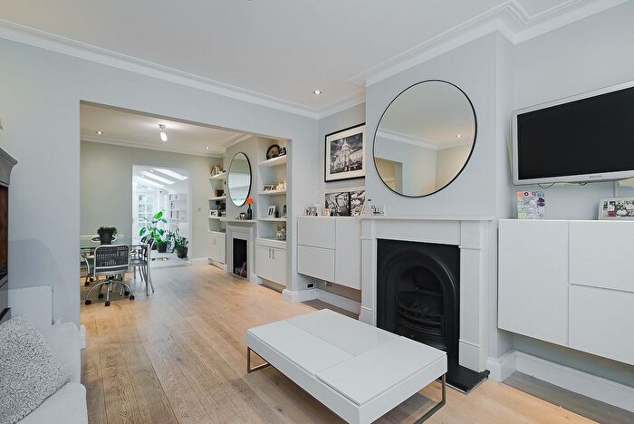 3 Bedroom Terraced House For Sale In Lillian Road, London, SW13