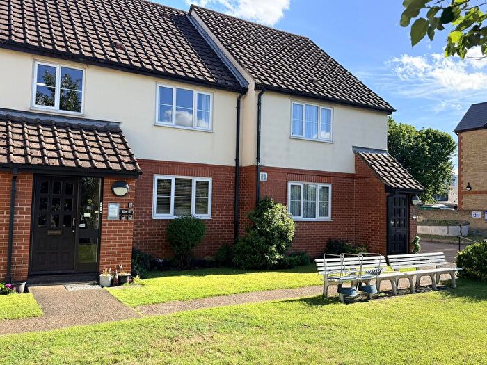 1 Bedroom Flat For Sale In Kensington Court, Grays, RM17