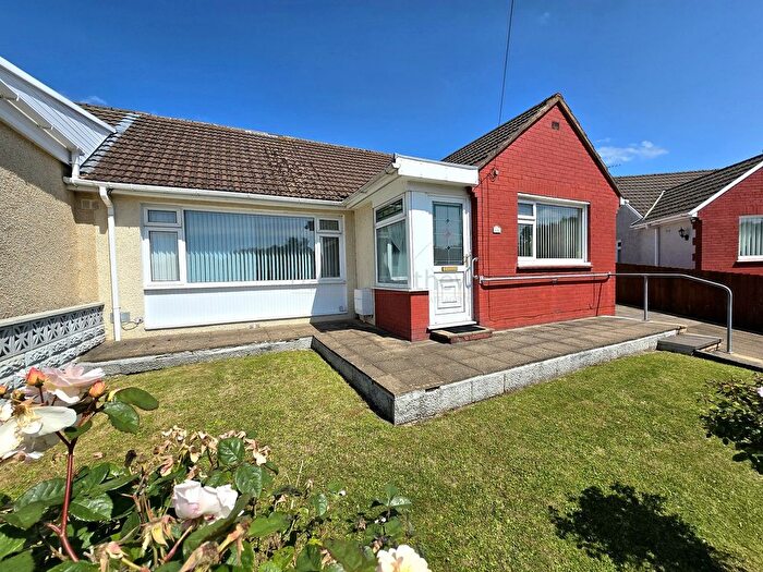 3 Bedroom Semi-Detached Bungalow For Sale In Dennis Place, Bryncethin, Bridgend County., CF32