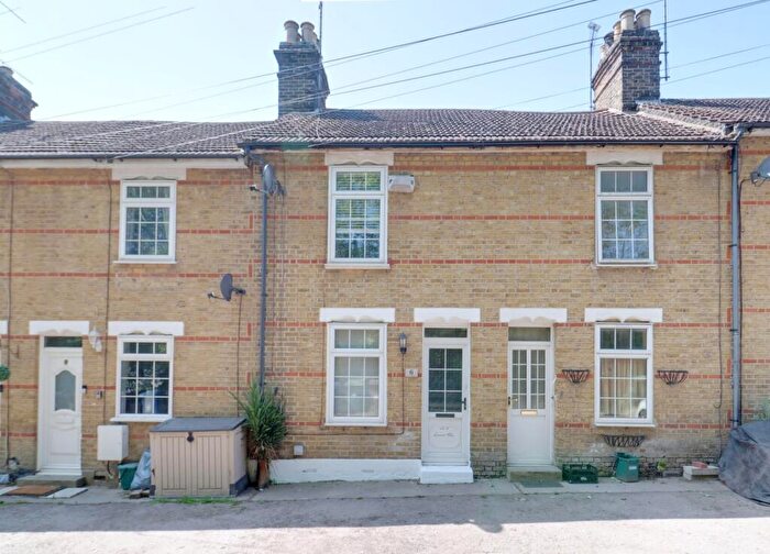 2 Bedroom Terraced House For Sale In Lennard Row, Aveley, RM15