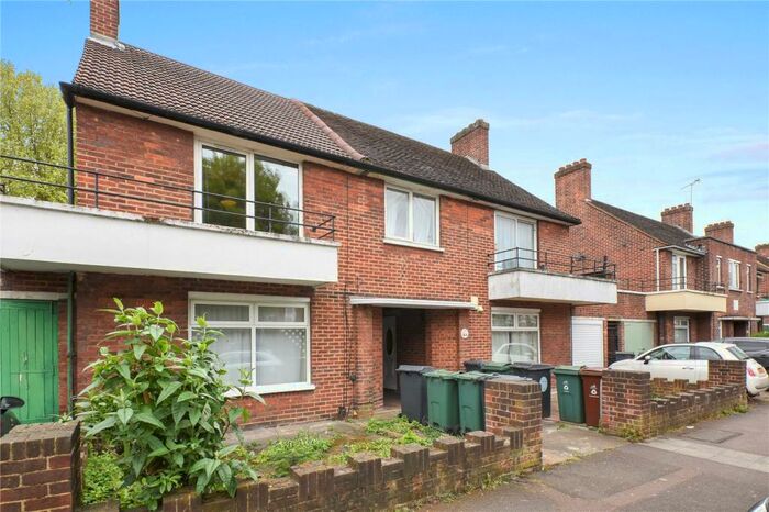 3 Bedroom Apartment To Rent In Brettenham Road, London, E17