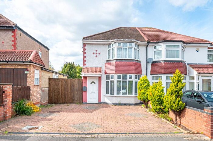 3 Bedroom Semi-detached House For Sale In Federal Road, Perivale, Greenford, UB6