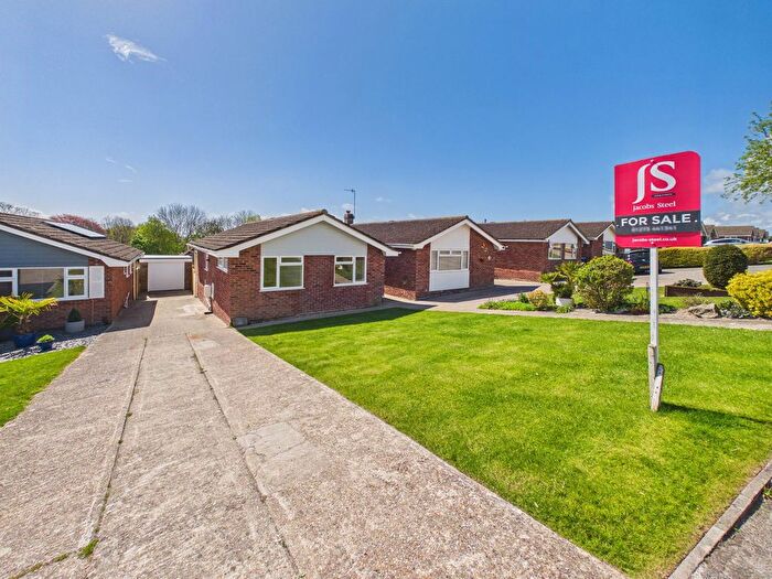 2 Bedroom Bungalow For Sale In Slonk Hill Road, Shoreham By Sea, BN43