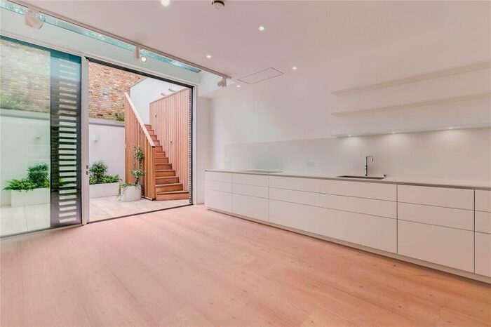 3 Bedroom Semi-Detached House To Rent In Corsica Street, Highbury Corner, N5