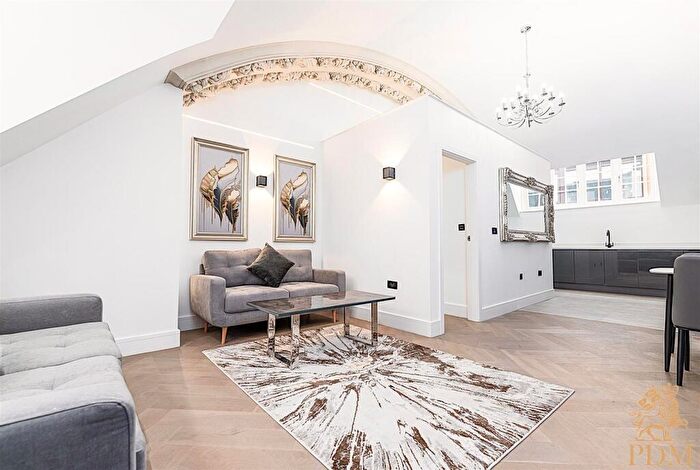 2 Bedroom Apartment To Rent In Long Row, Nottingham City Centre, Nottingham, NG1
