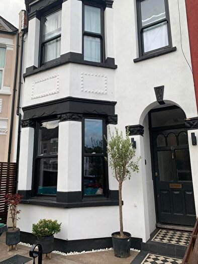 5 Bedroom Terraced House For Sale In Chesterfield Gardens, London, N4