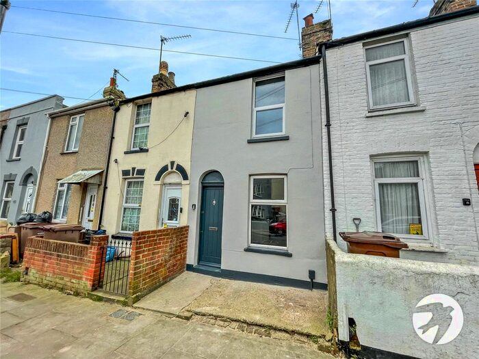 2 Bedroom Detached House To Rent In Saunders Street, Gillingham, Kent, ME7