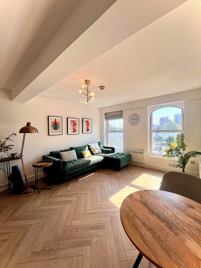 2 Bedroom Flat To Rent In Oakview Apartments, N17