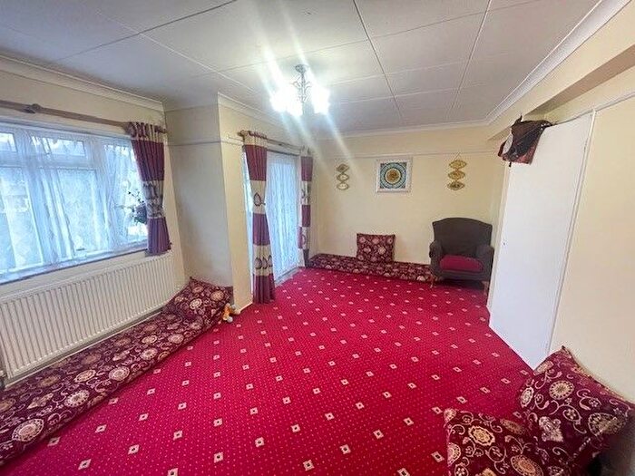 2 Bedroom Flat For Sale In Church Lane, London, NW9