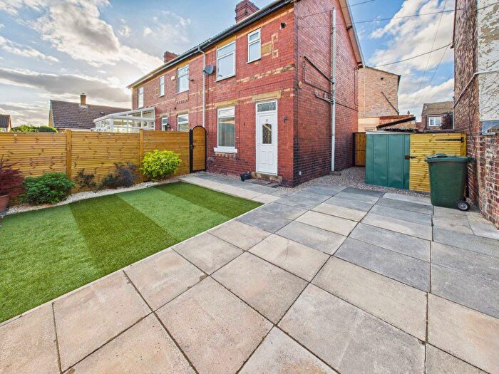 2 Bedroom Cottage To Rent In Chapel Yard, Gauk Street, Fairburn, WF11