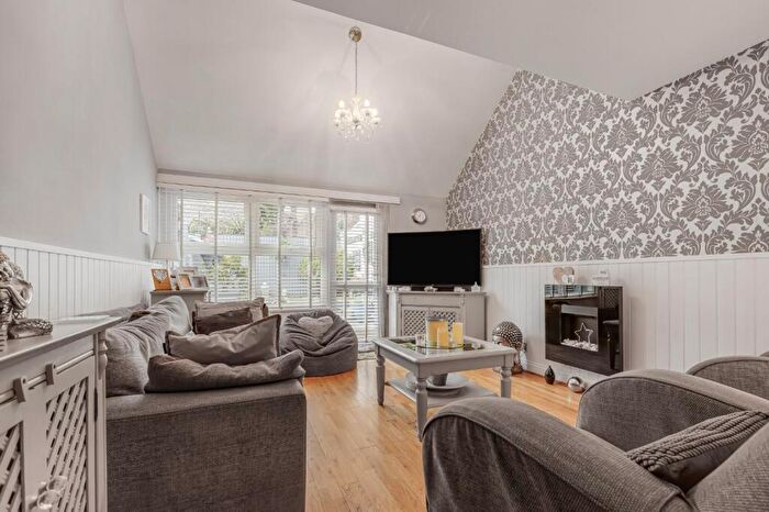 2 Bedroom End Of Terrace House For Sale In Caledonian Road, Holloway, London, N7