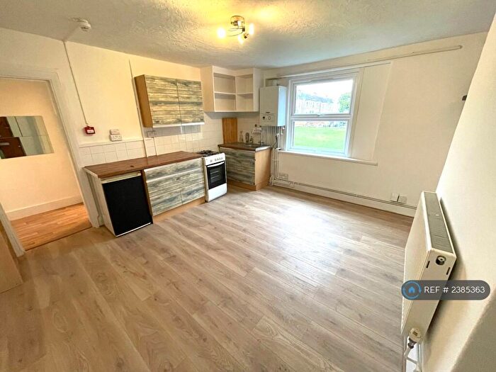 Studio To Rent In Croydon Road, London, SE20
