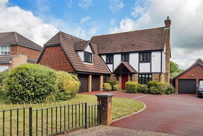 5 Bedroom Property For Sale In Yardley Park Road, Tonbridge, TN9