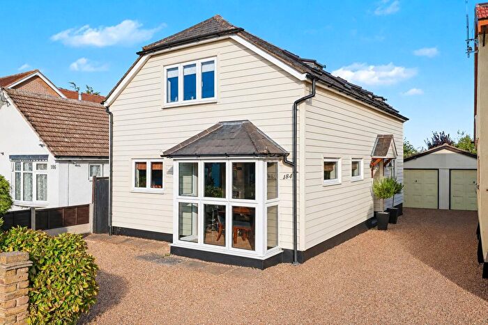 4 Bedroom Detached House For Sale In Plumberow Avenue, Hockley, SS5