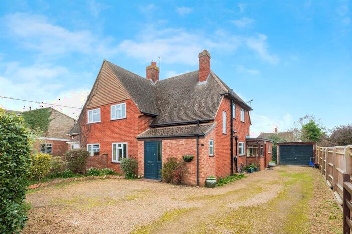 3 Bedroom Semi-Detached House For Sale In Saxons Heath, Long Wittenham, Abingdon, OX14
