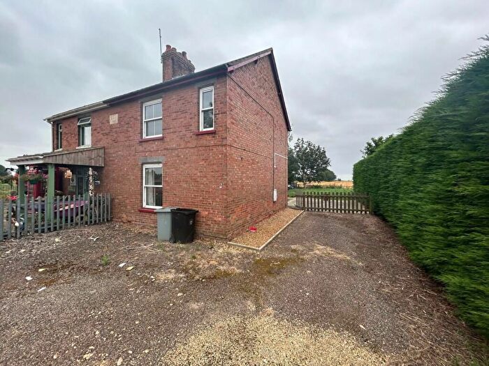3 Bedroom Semi-Detached House For Sale In Spalding Road, Bourne, PE10
