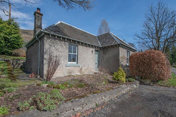 2 Bedroom Cottage To Rent In Dollar, FK14