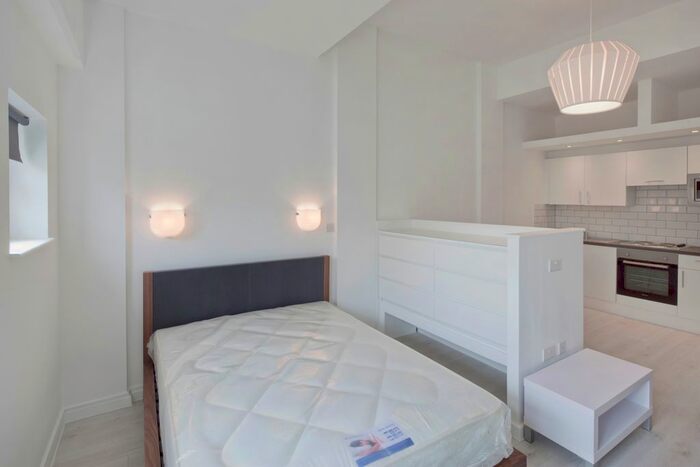 Studio To Rent In Benwell Road, London, N7