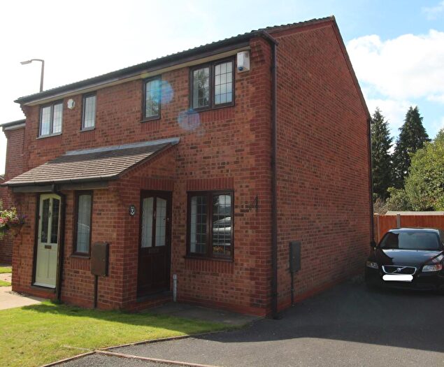 2 Bedroom Semi-Detached House To Rent In Hylton Close, Burton-On-Trent, DE14