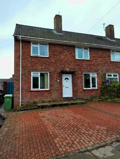 4 Bedroom Semi-Detached House To Rent In Ramsey Close, Norwich, NR4