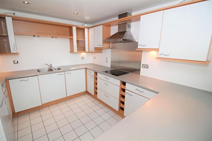 3 Bedroom Flat To Rent In Carnoustie Street, Glasgow, G5