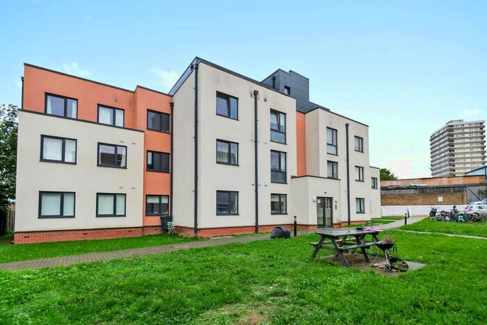 2 Bedroom Flat To Rent In Willow Court, Cambridge Road, Kingston Upon Thames, KT1