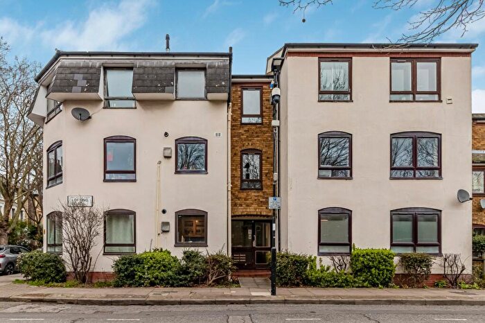 2 Bedroom Flat For Sale In Lofting Road, Islington, London, N1