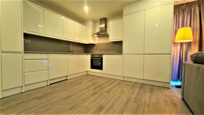 3 Bedroom Flat To Rent In Butchers Road, Canning Town, E16