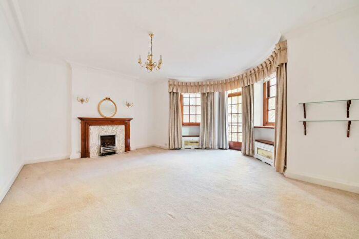 4 Bedroom Apartment To Rent In Park Lodge, St. Johns Wood, NW8